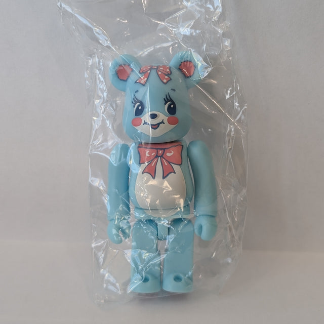 Swimmer Artist Series 100% Be@rbricks figure